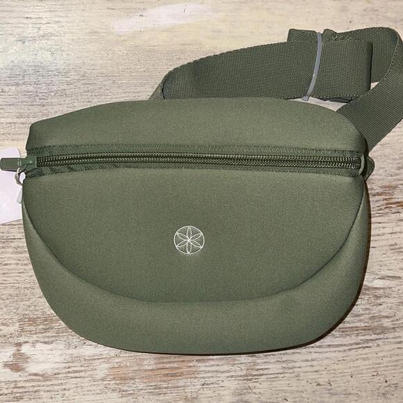NWT Gaiam Altitude Sage Green Waist Bag Fanny Pack - Picture 2 of 5
